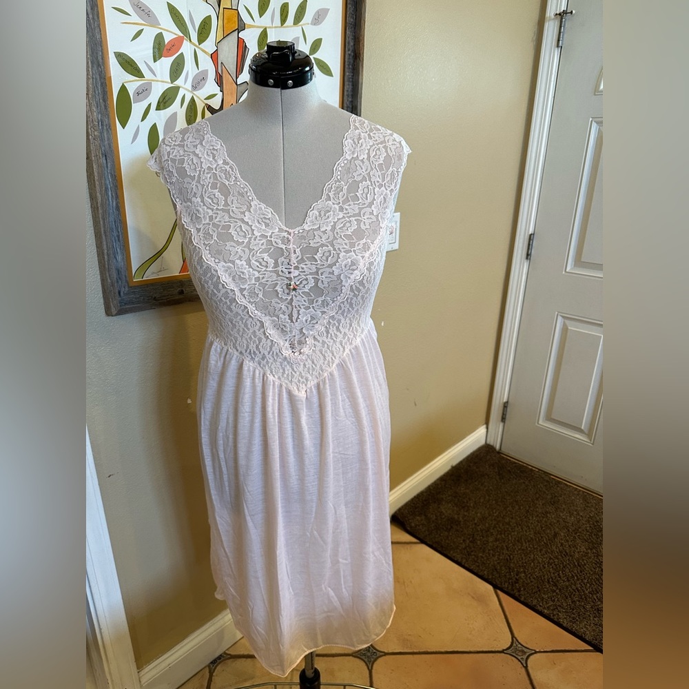 Elissia vintage 2 piece set gown , light pink size Medium  (D1)